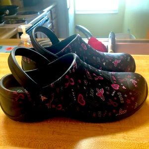 Brand new Breast cancer awareness clogs
